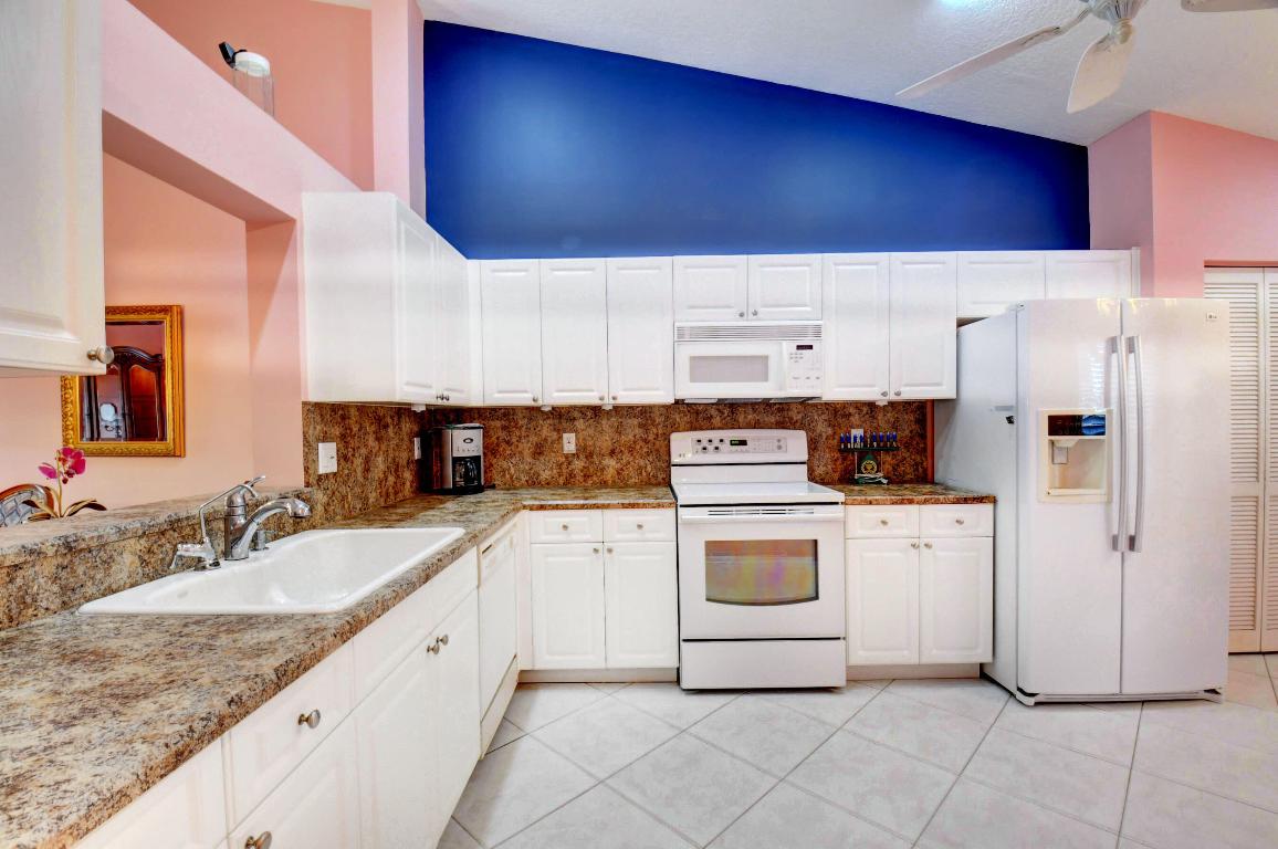 5807 Royal Lake Circle