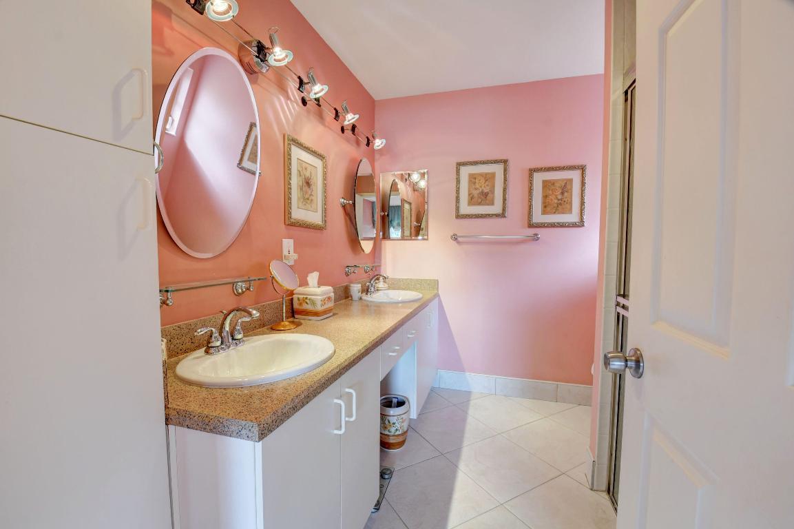 5807 Royal Lake Circle