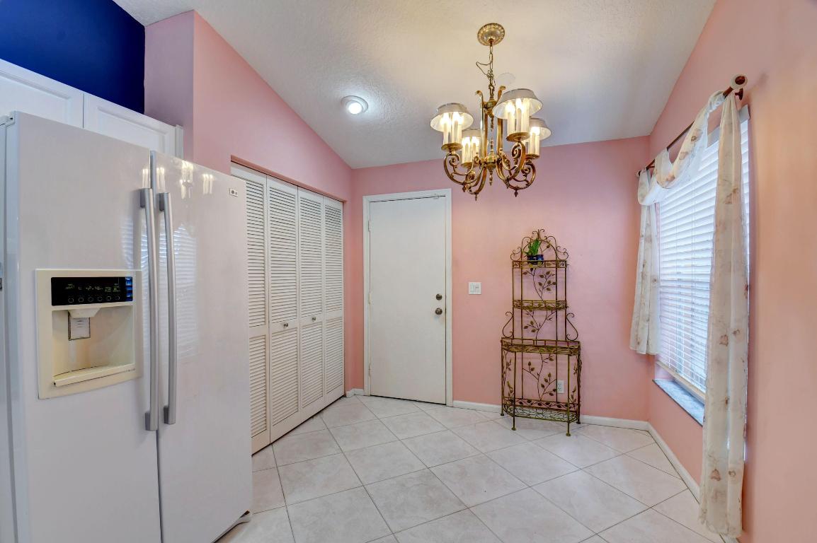 5807 Royal Lake Circle