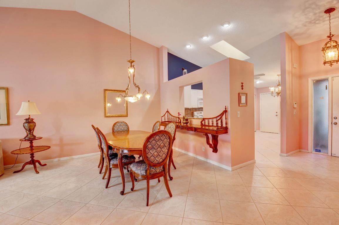 5807 Royal Lake Circle