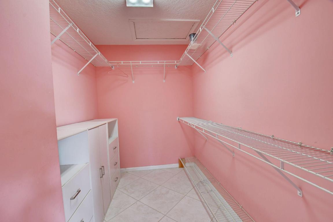 5807 Royal Lake Circle