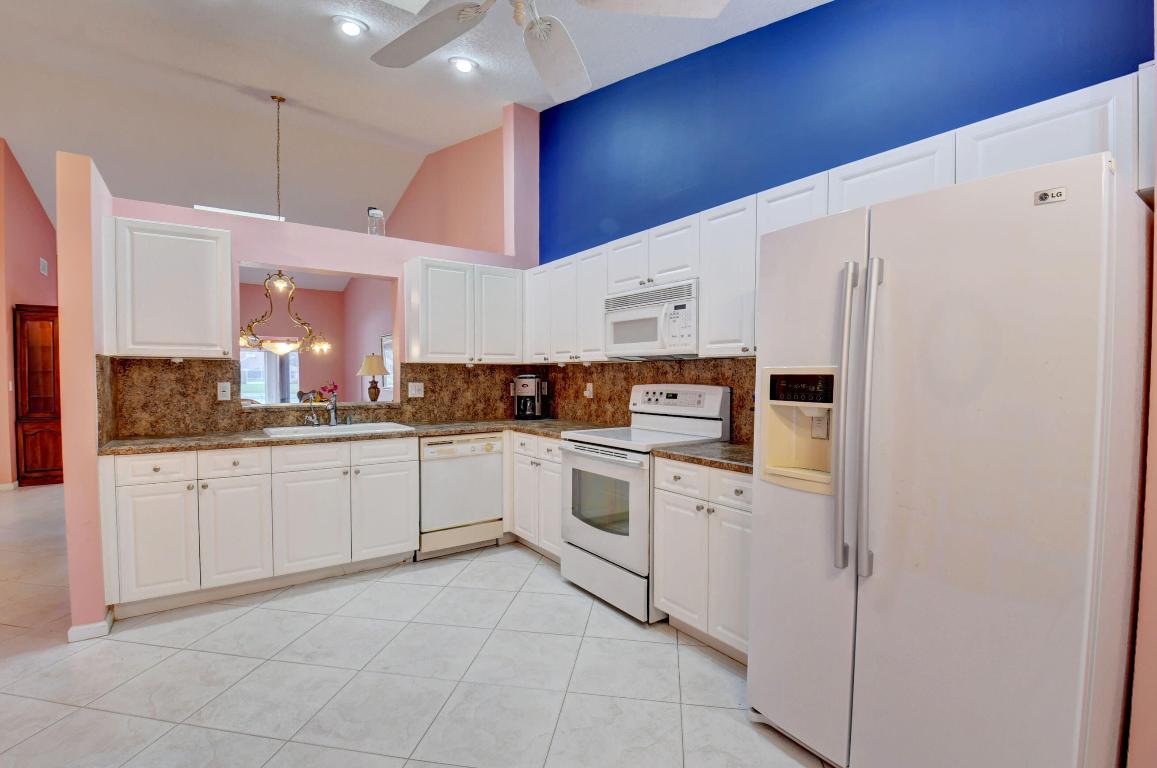 5807 Royal Lake Circle