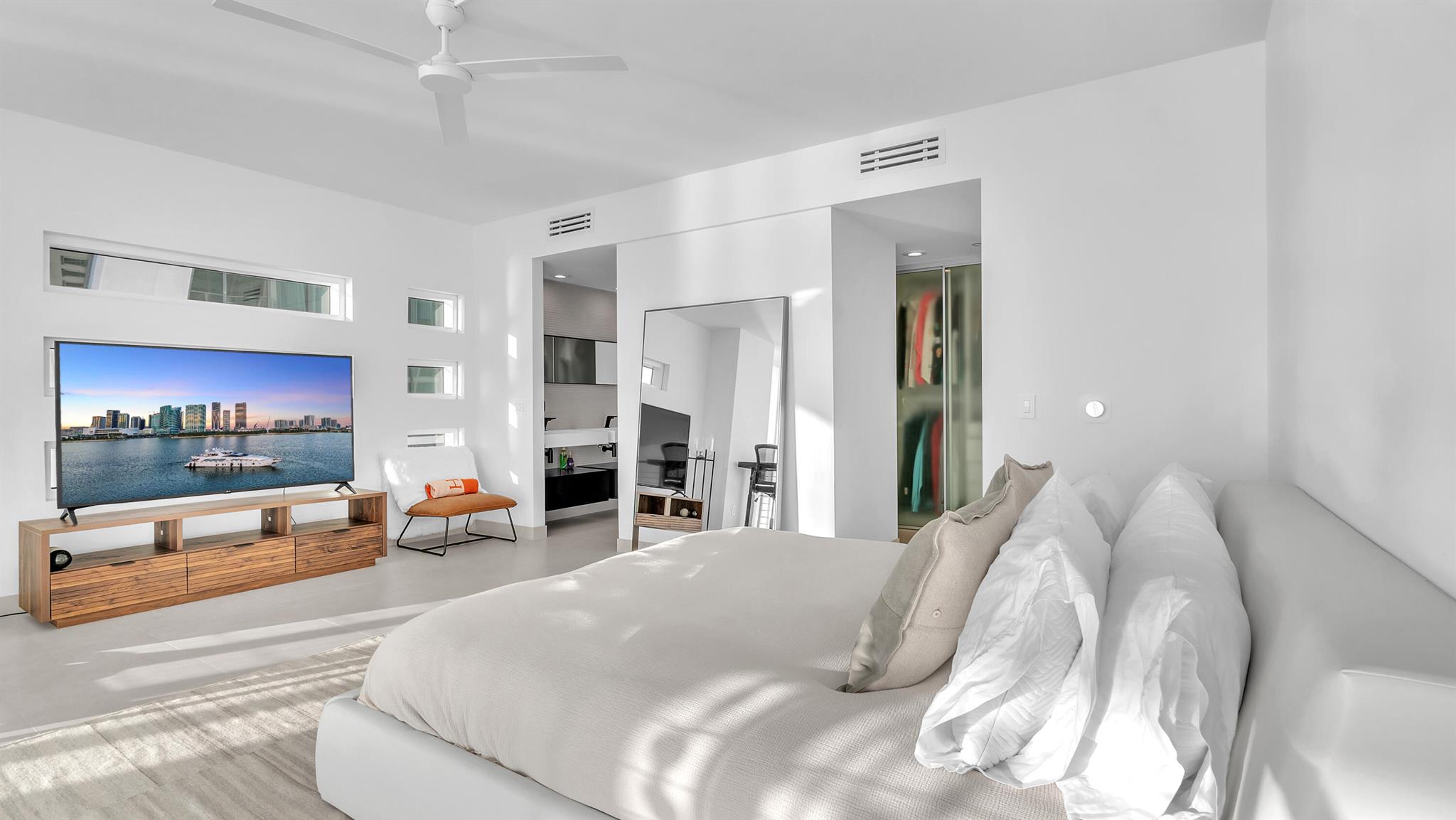 1040 Biscayne Boulevard Unit: 3301