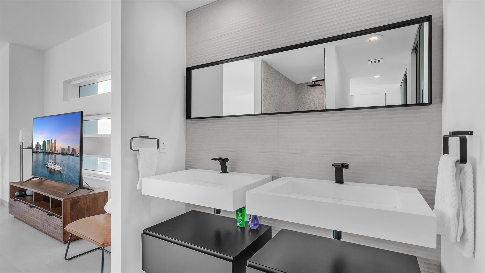 1040 Biscayne Boulevard Unit: 3301