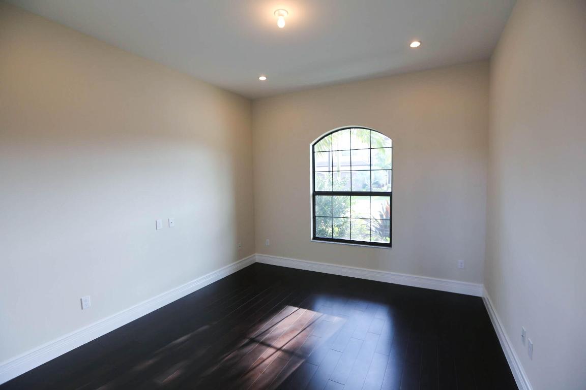 16813 Bridge Crossing Circle