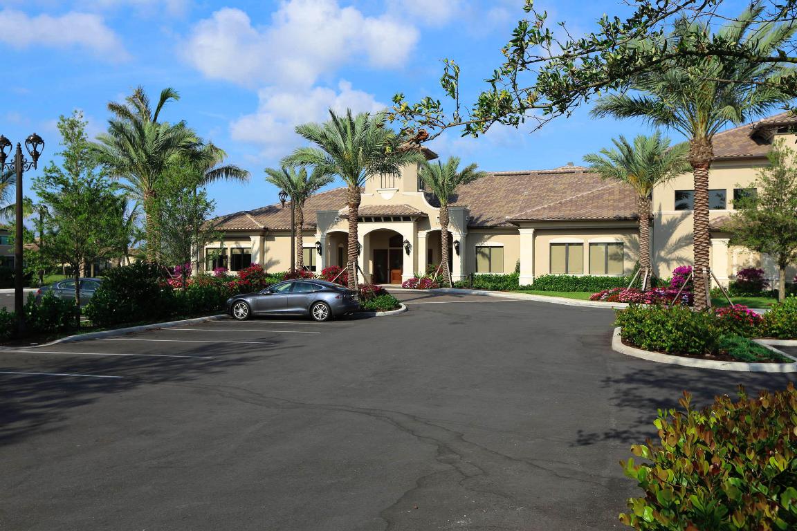 16813 Bridge Crossing Circle