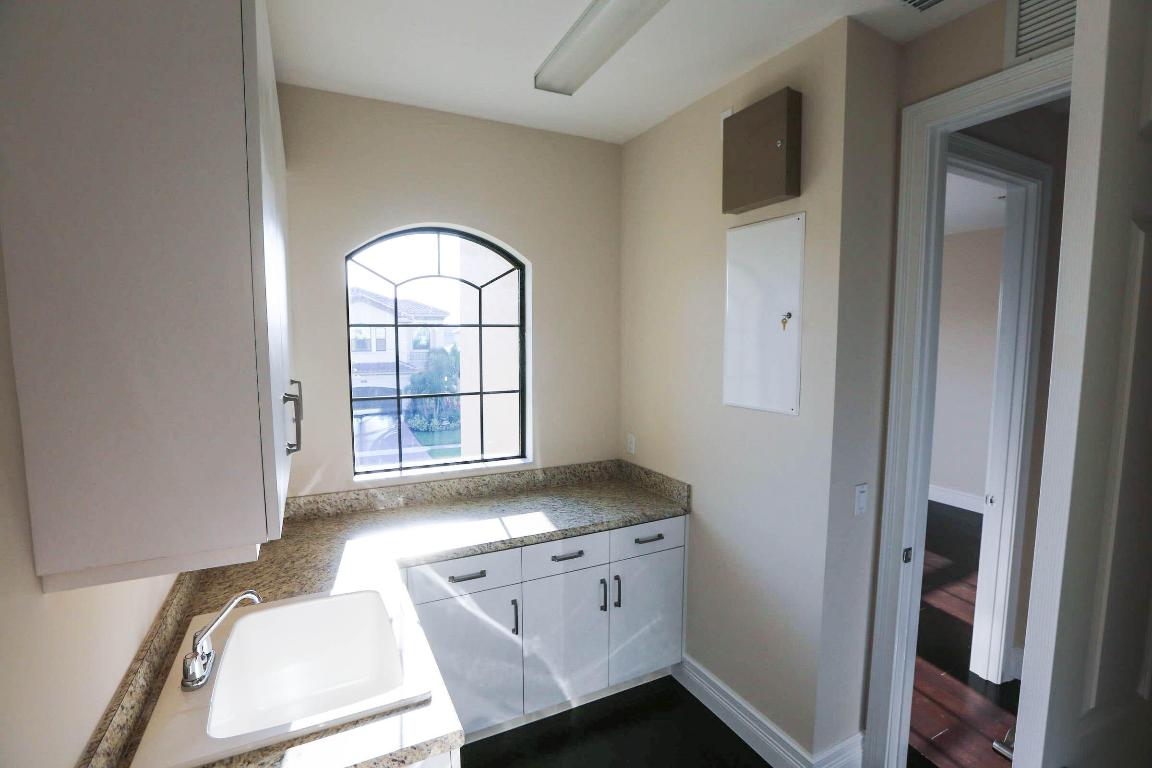 16813 Bridge Crossing Circle