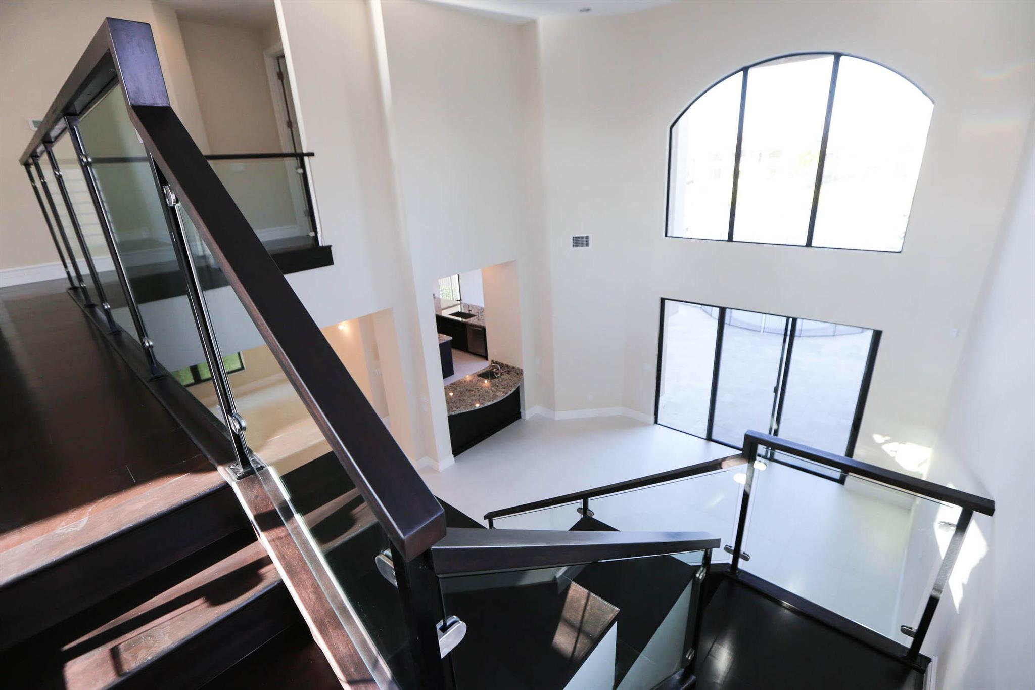 16813 Bridge Crossing Circle