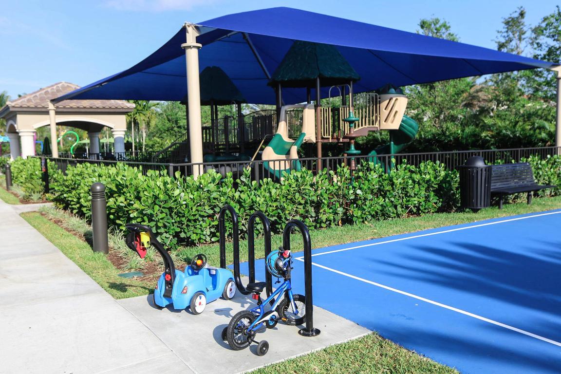 16813 Bridge Crossing Circle