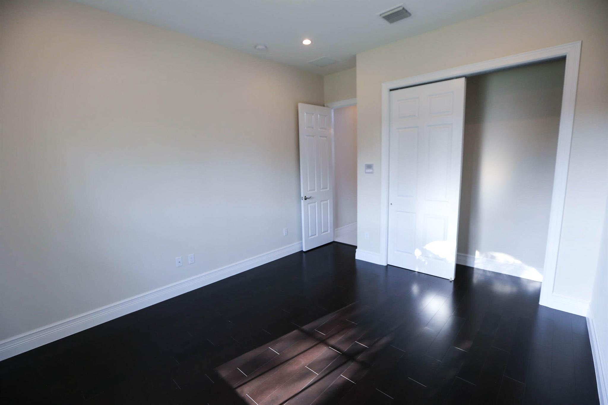 16813 Bridge Crossing Circle