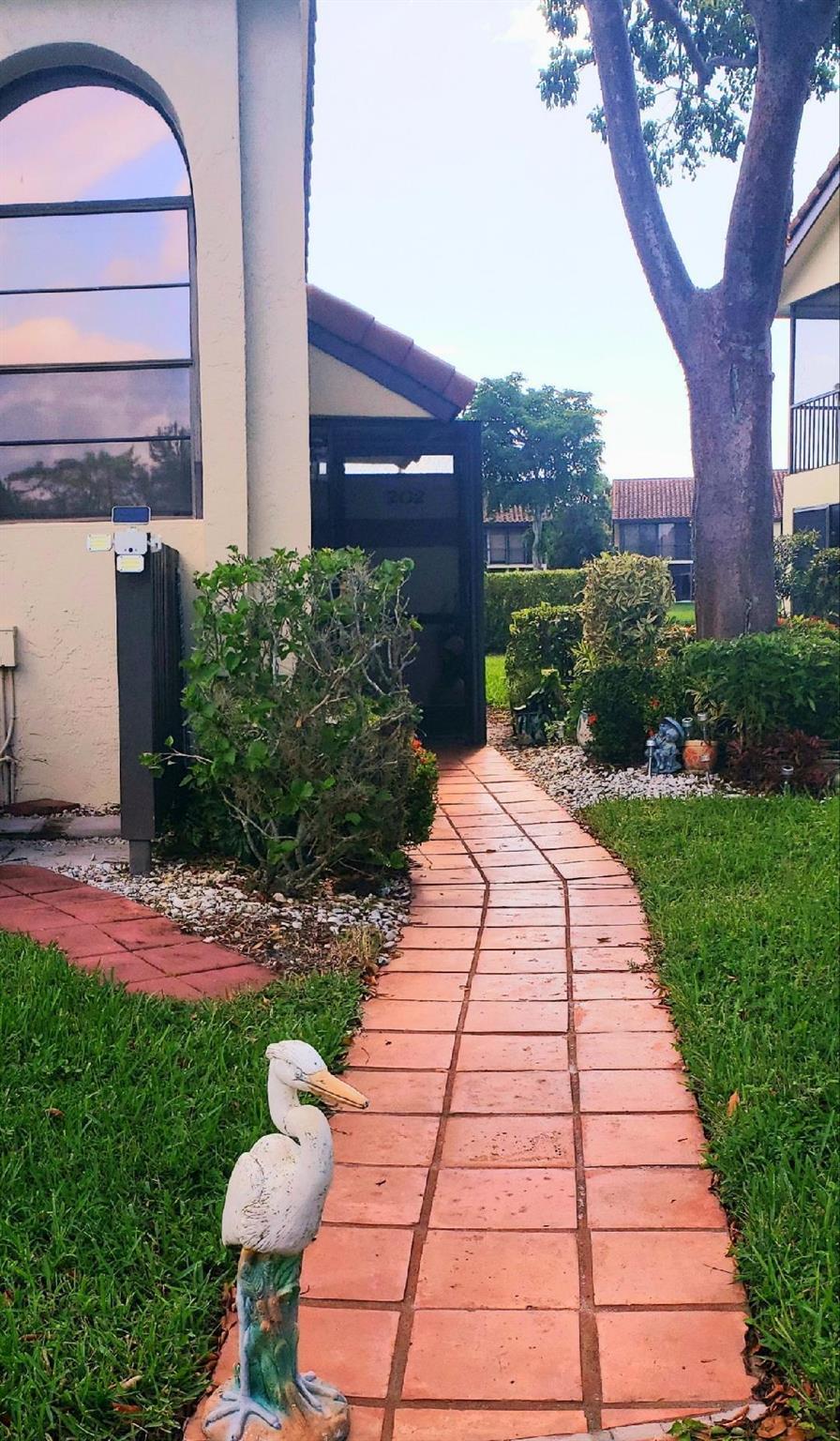 10287 N Circle Lake Drive Unit: Apt 202