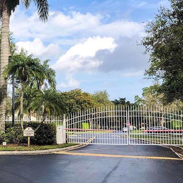 10287 N Circle Lake Drive Unit: Apt 202