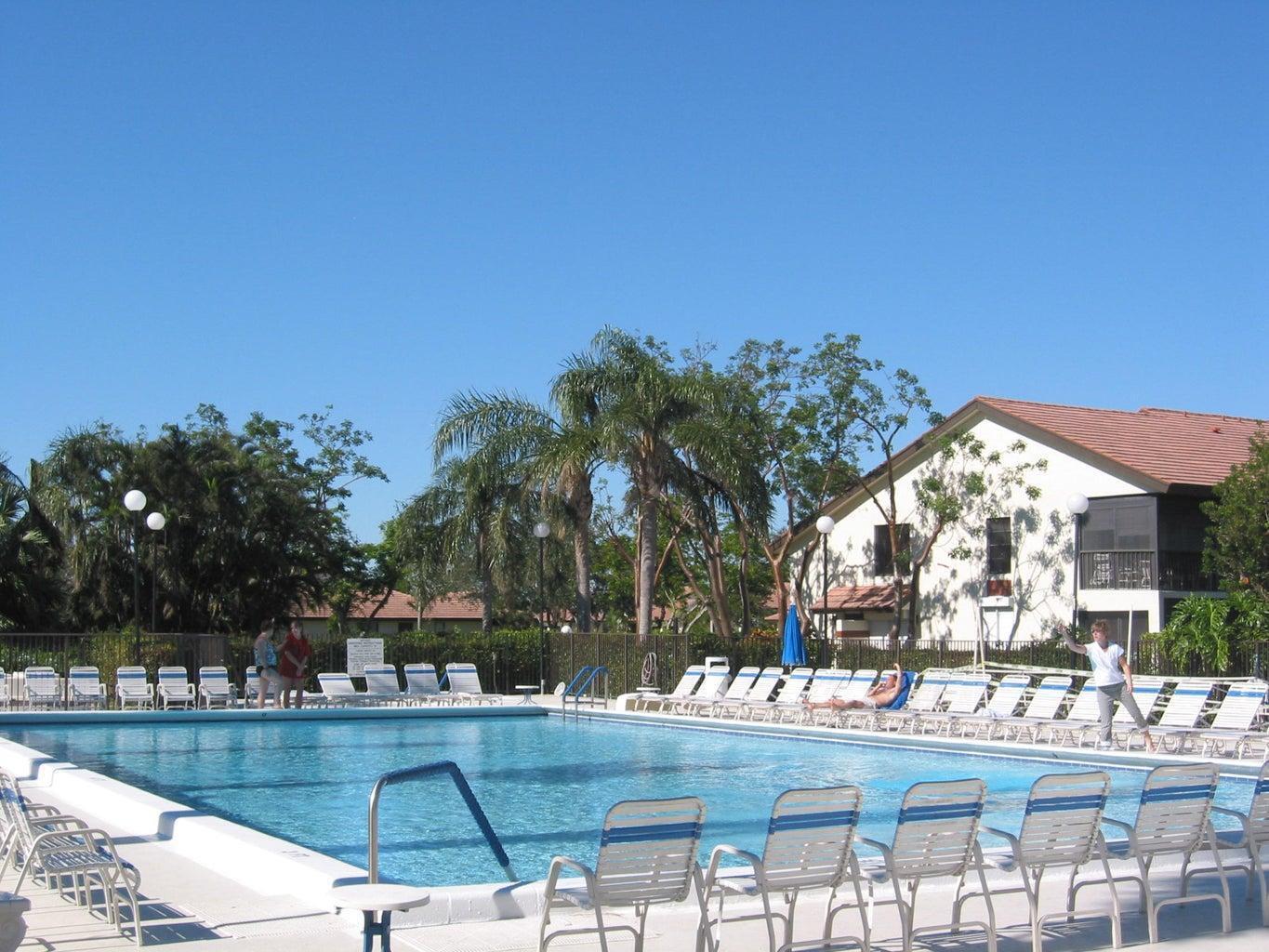 10287 N Circle Lake Drive Unit: Apt 202