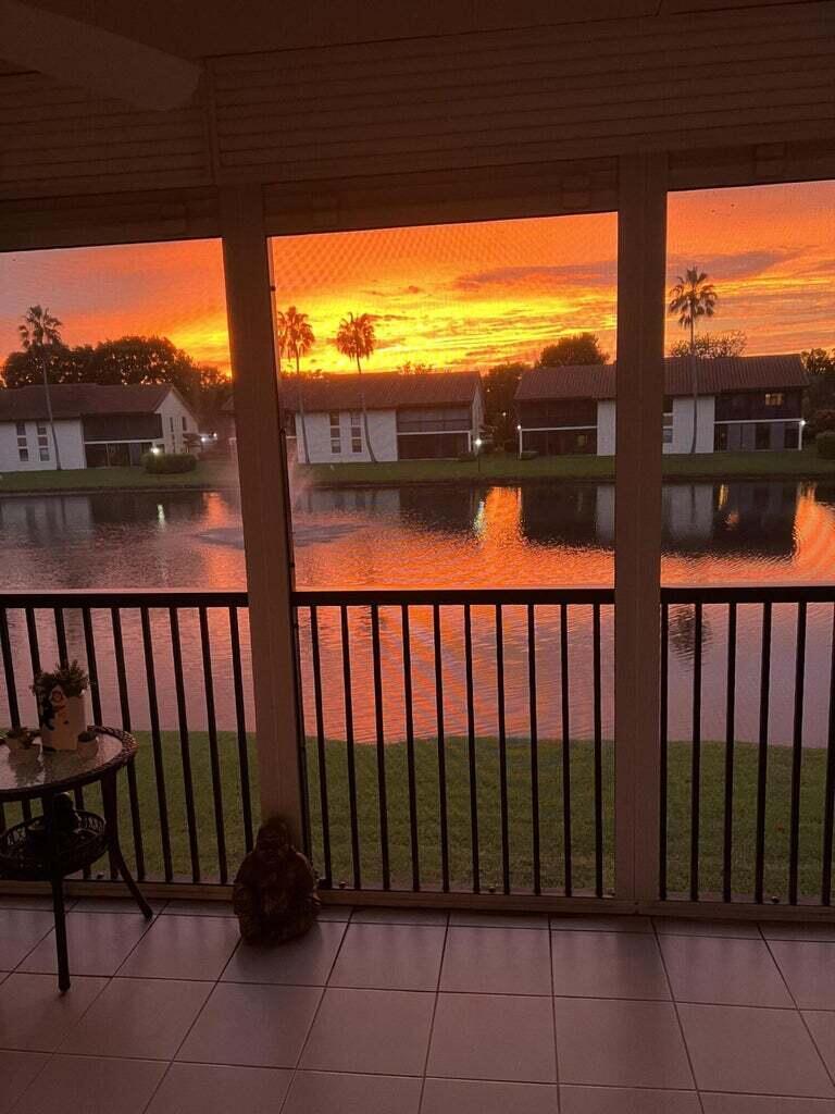 10287 N Circle Lake Drive Unit: Apt 202