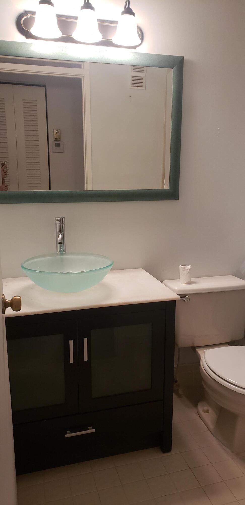 10287 N Circle Lake Drive Unit: Apt 202