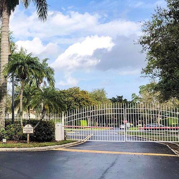 10287 N Circle Lake Drive Unit: Apt 202