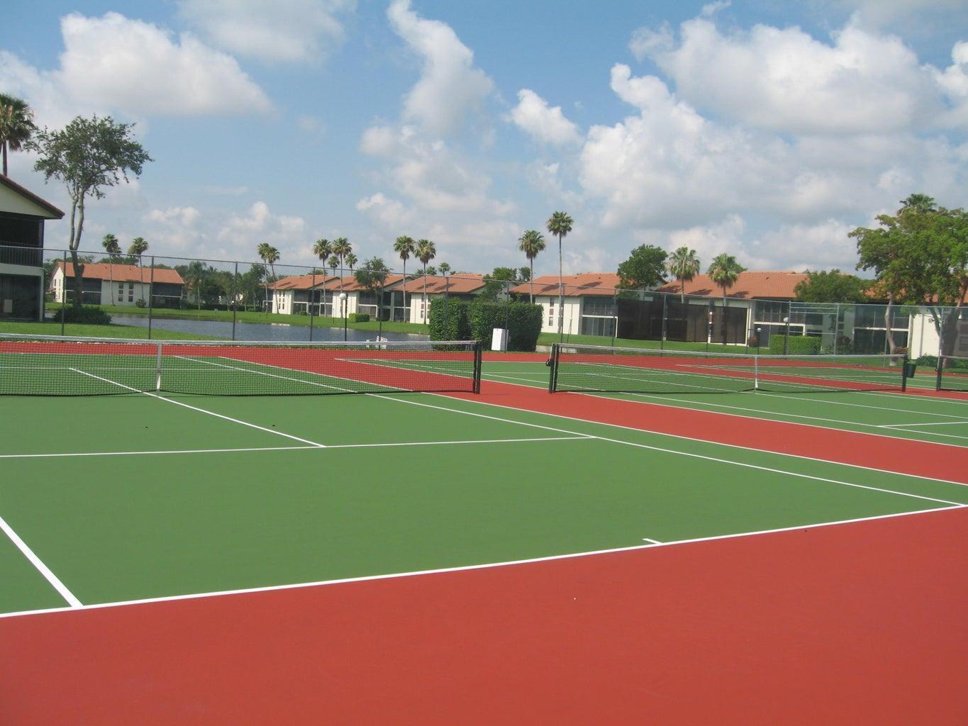 10287 N Circle Lake Drive Unit: Apt 202