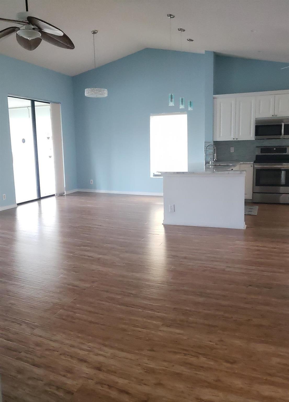 10287 N Circle Lake Drive Unit: Apt 202