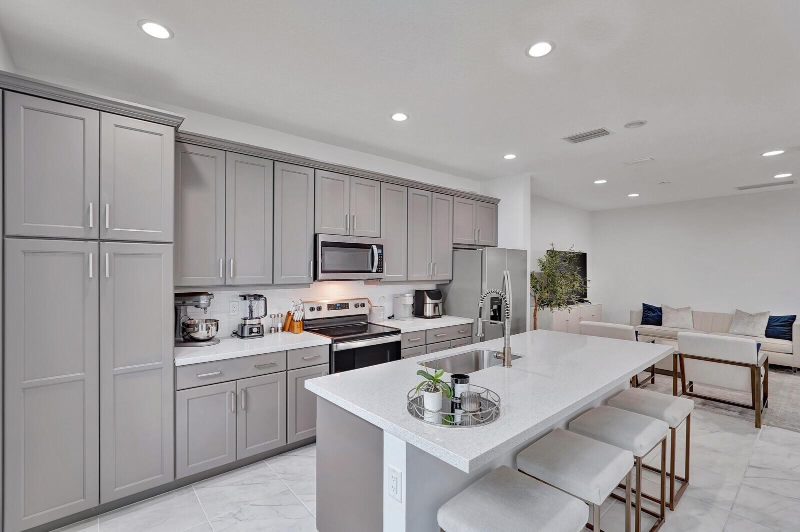 1838 Spoonbill Court