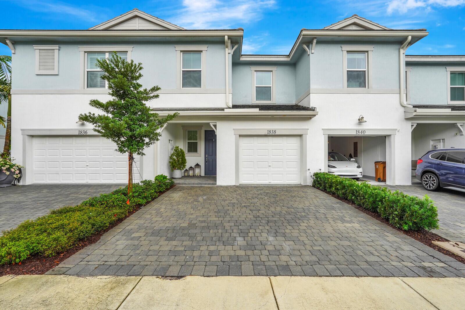 1838 Spoonbill Court