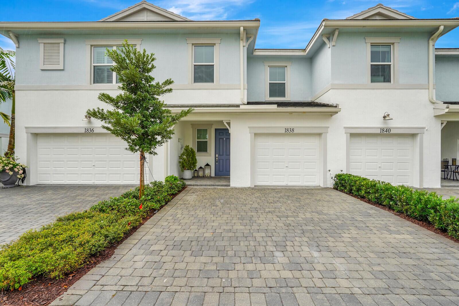 1838 Spoonbill Court