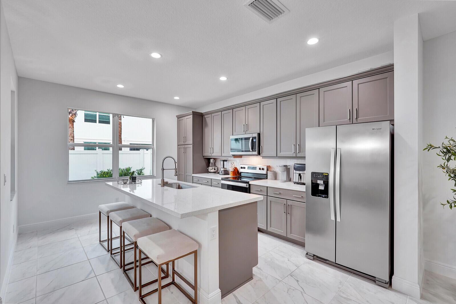 1838 Spoonbill Court