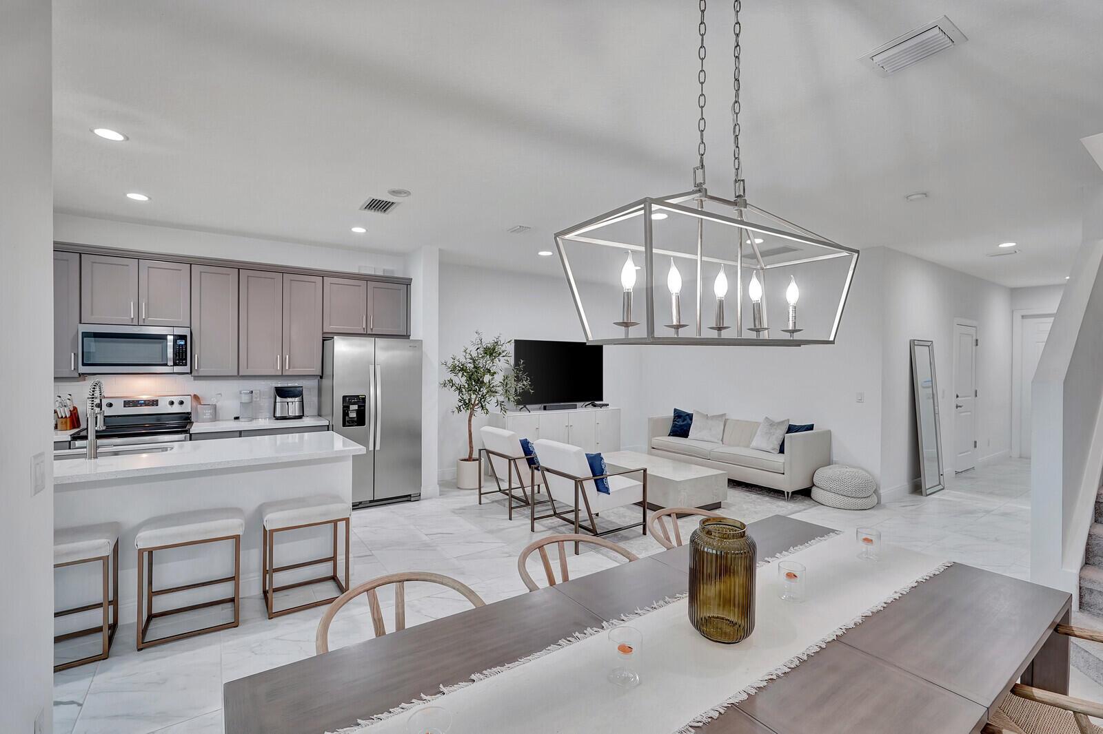 1838 Spoonbill Court