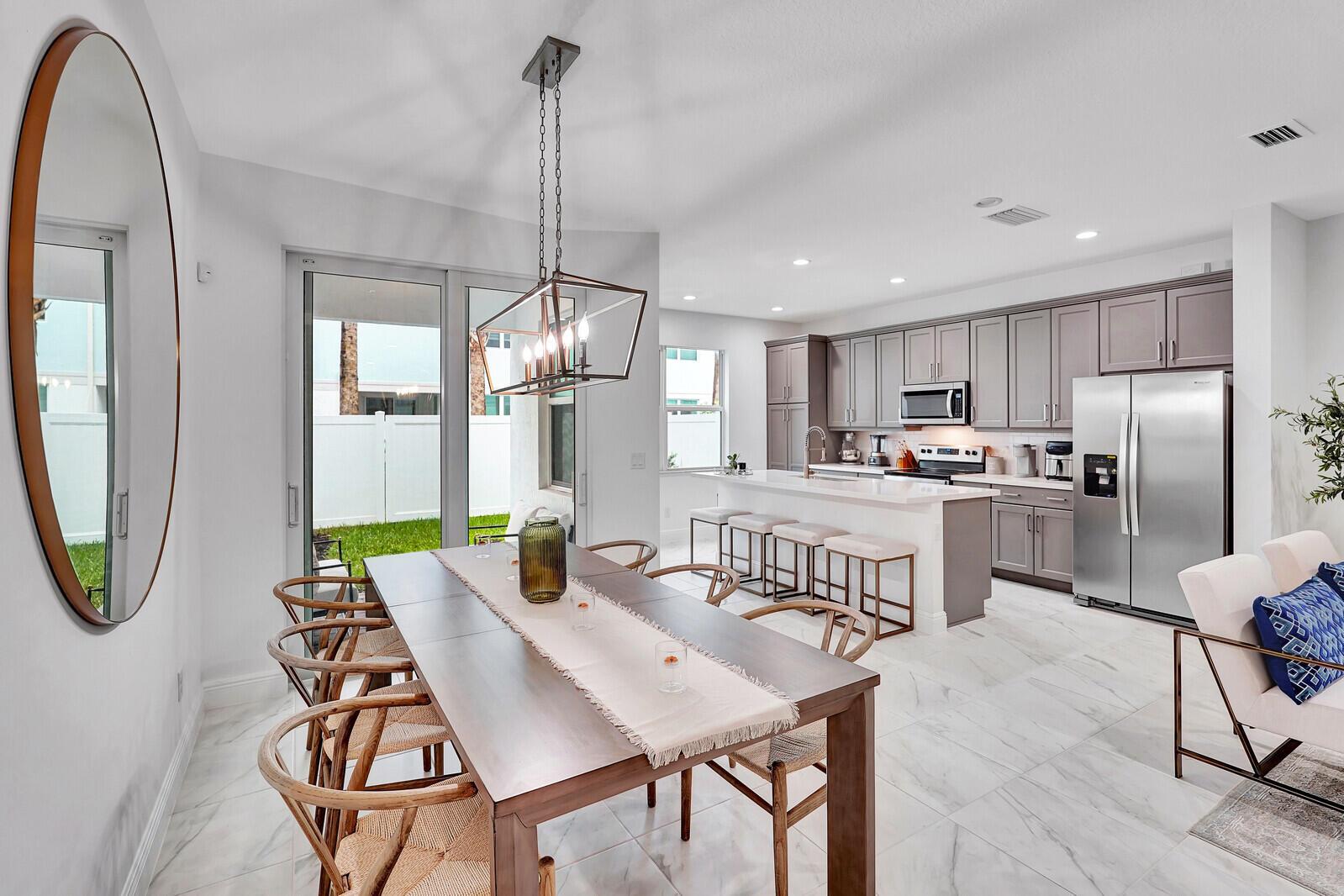 1838 Spoonbill Court