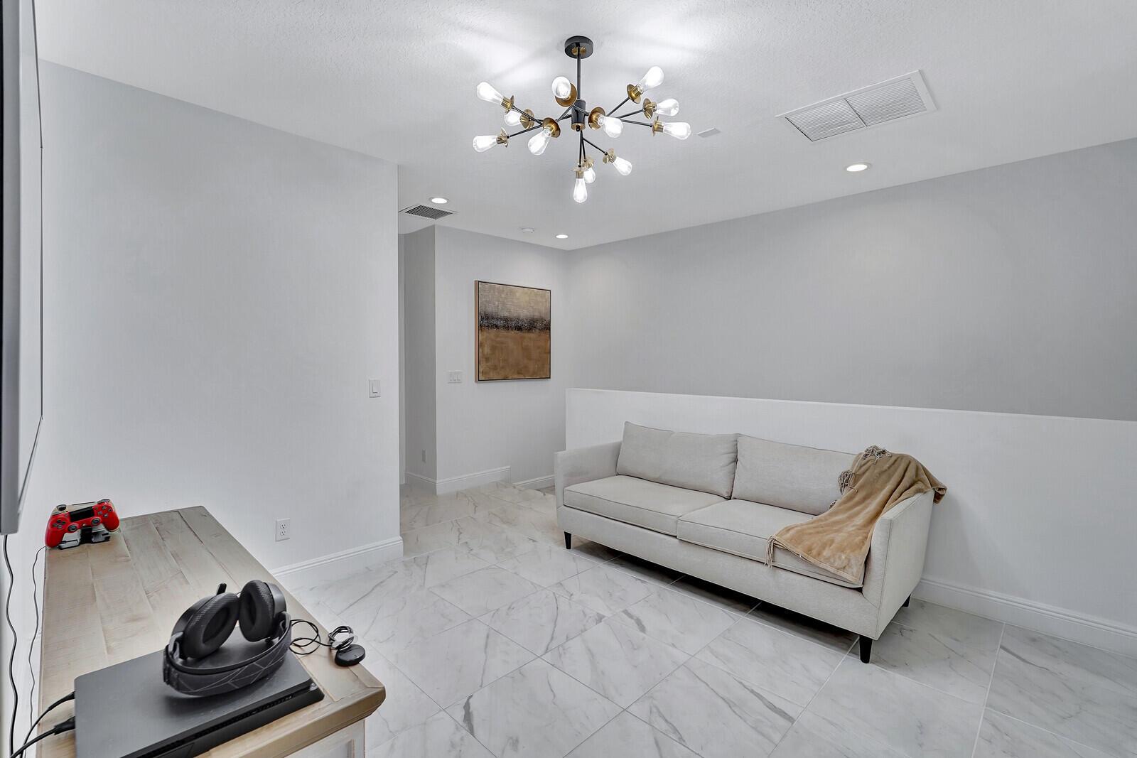 1838 Spoonbill Court