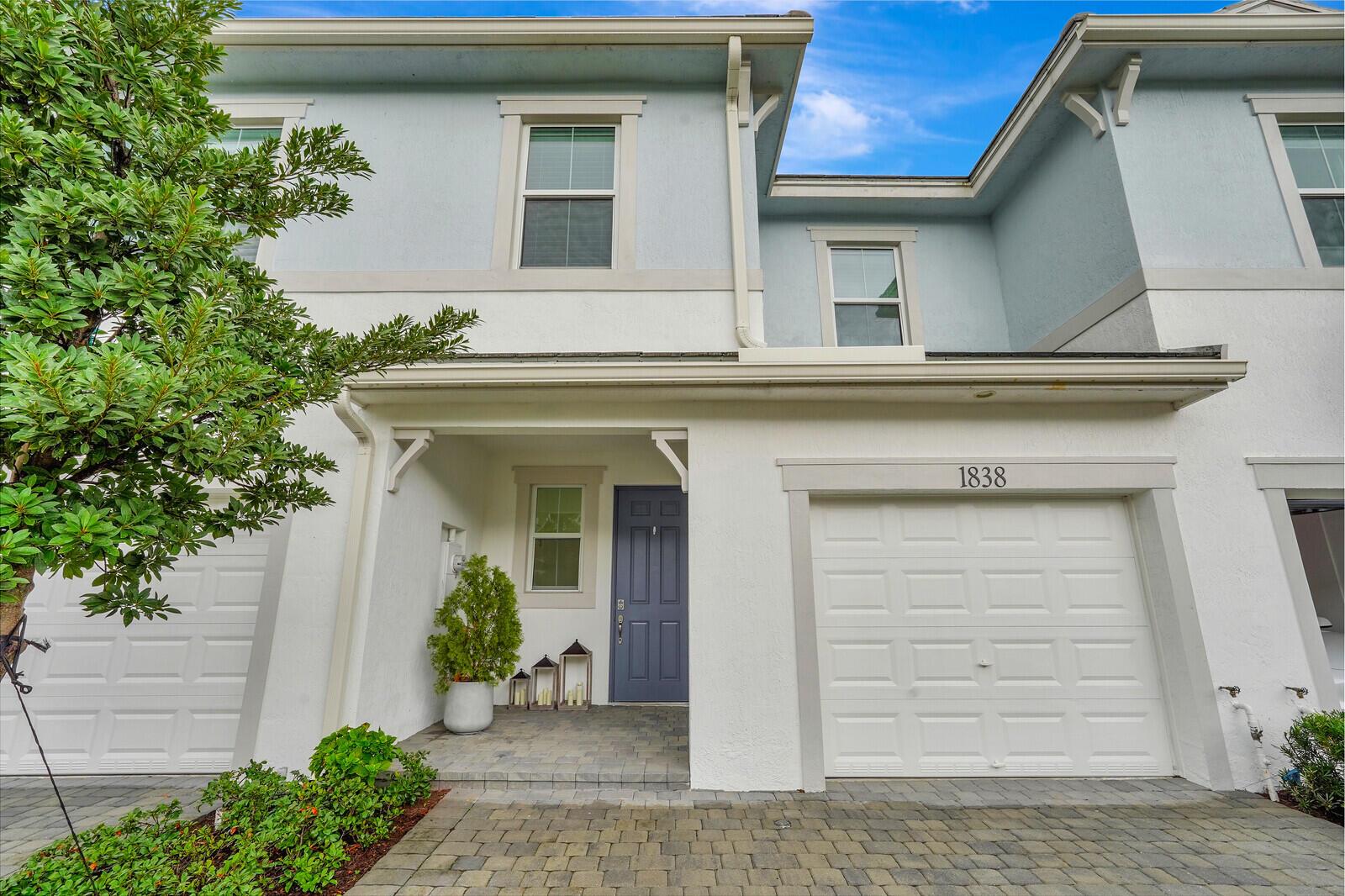 1838 Spoonbill Court