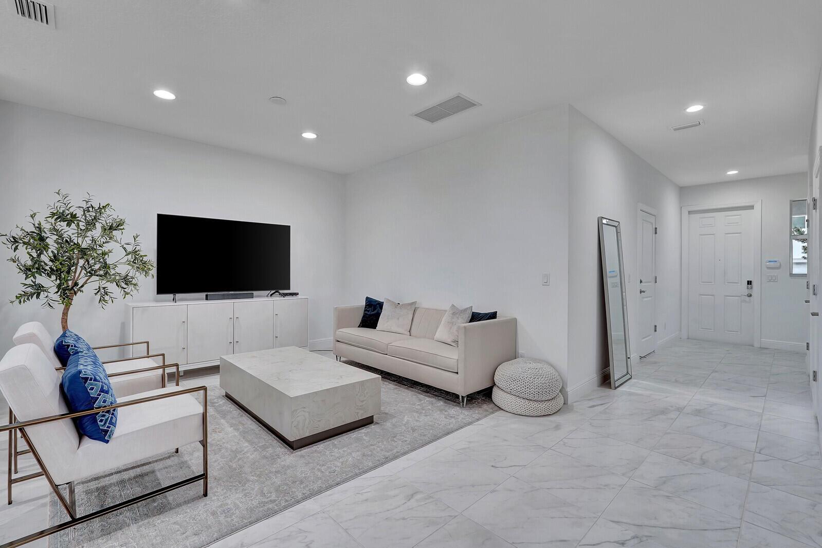 1838 Spoonbill Court