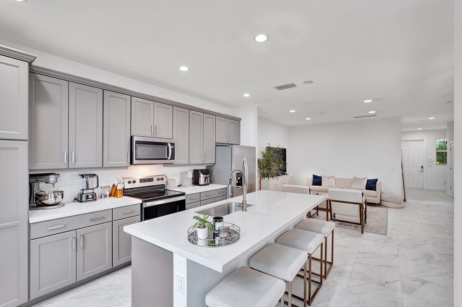 1838 Spoonbill Court