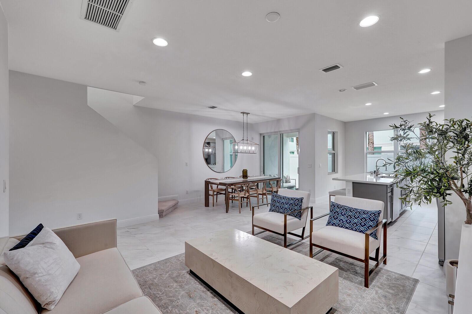 1838 Spoonbill Court