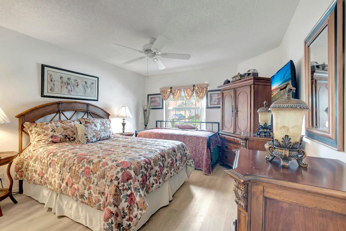 6092 Floral Lakes Drive