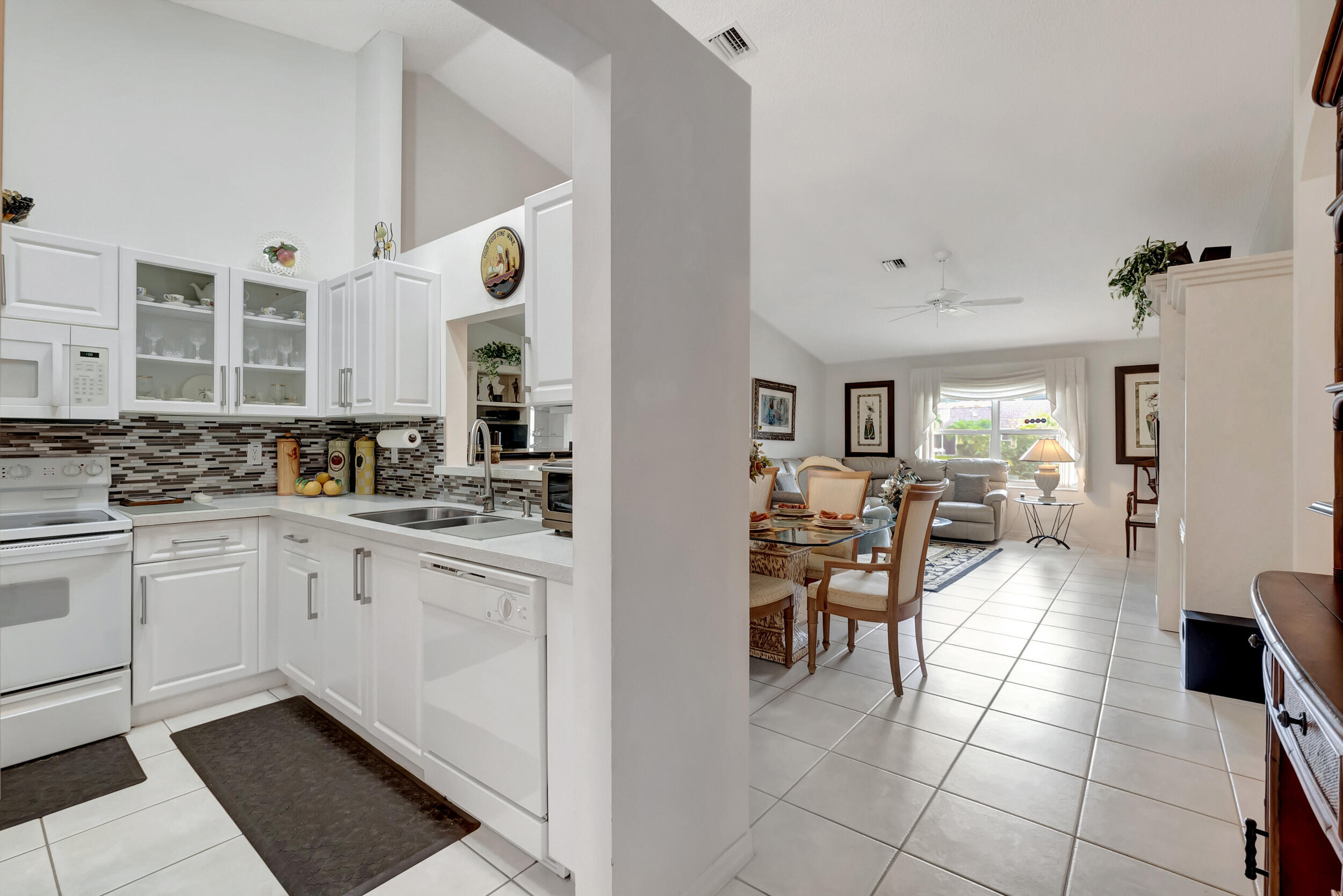 6092 Floral Lakes Drive