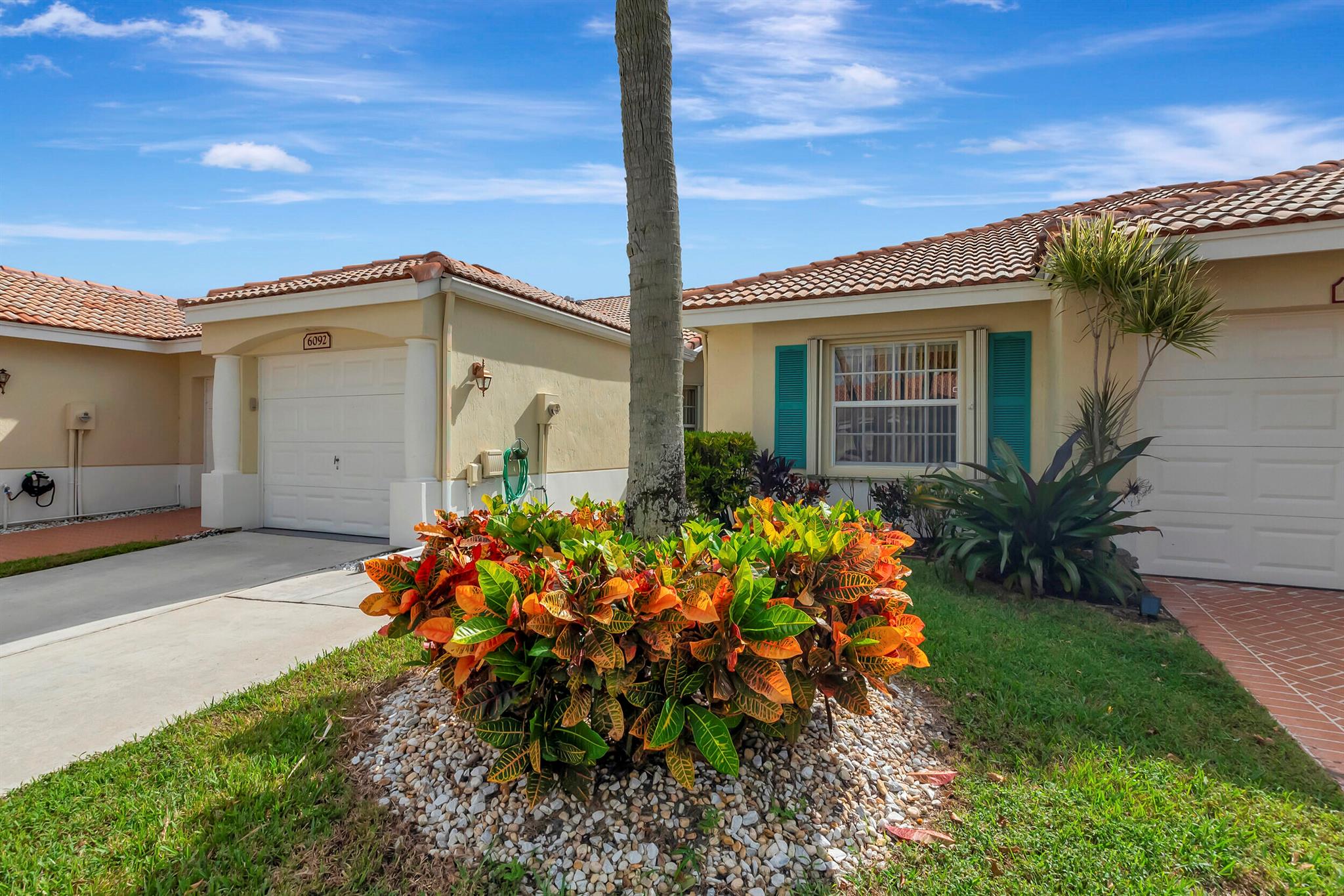 6092 Floral Lakes Drive