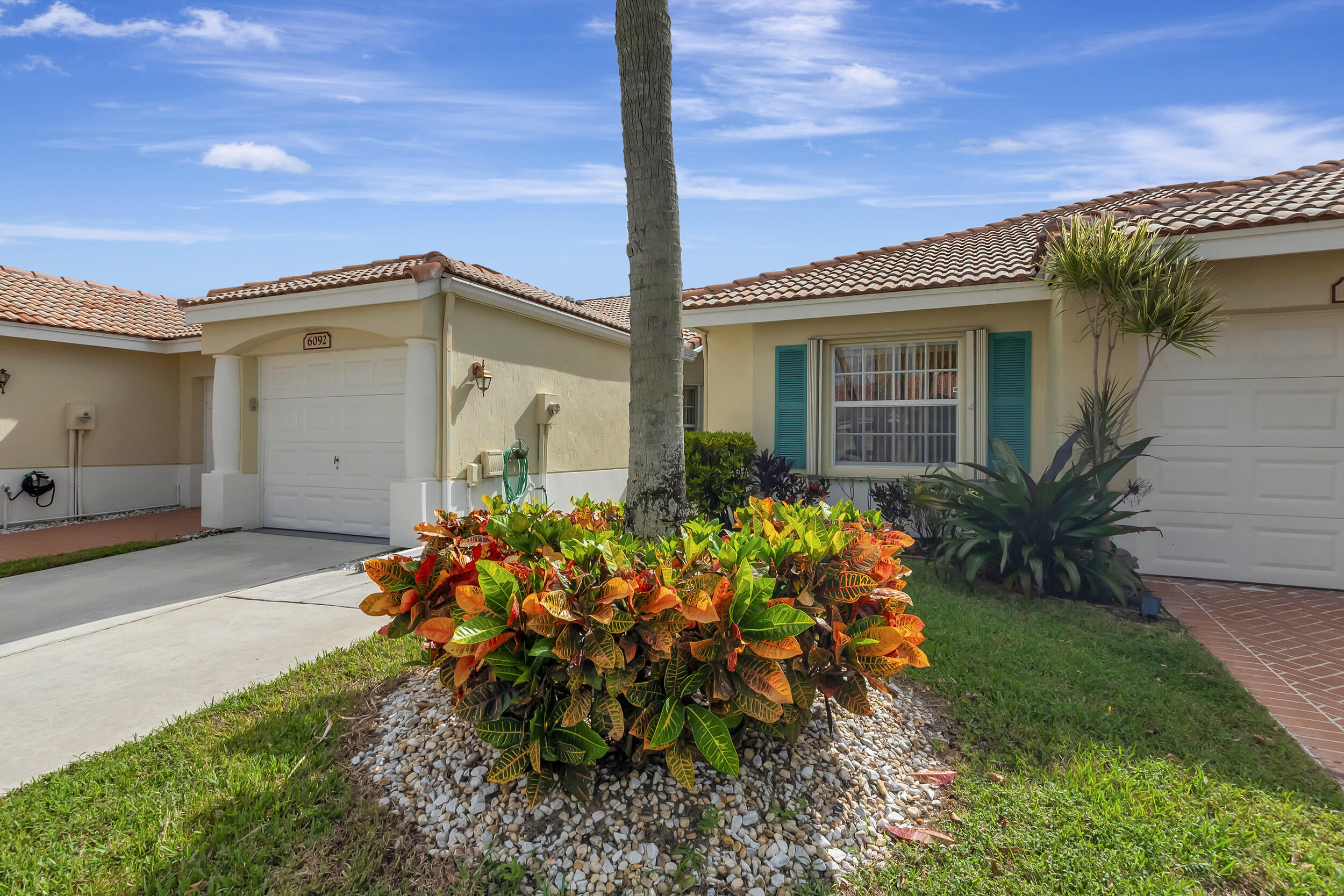 6092 Floral Lakes Drive