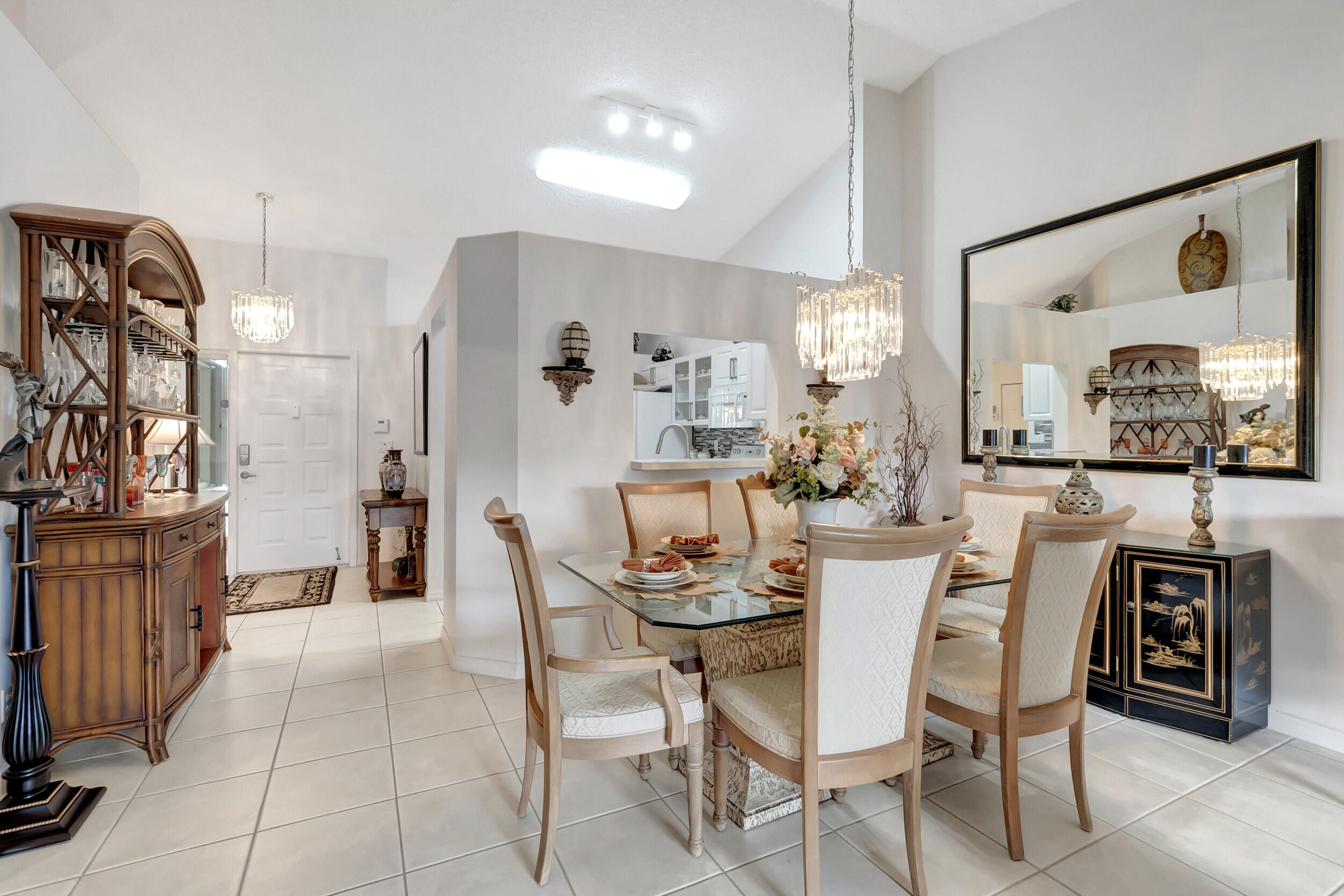 6092 Floral Lakes Drive