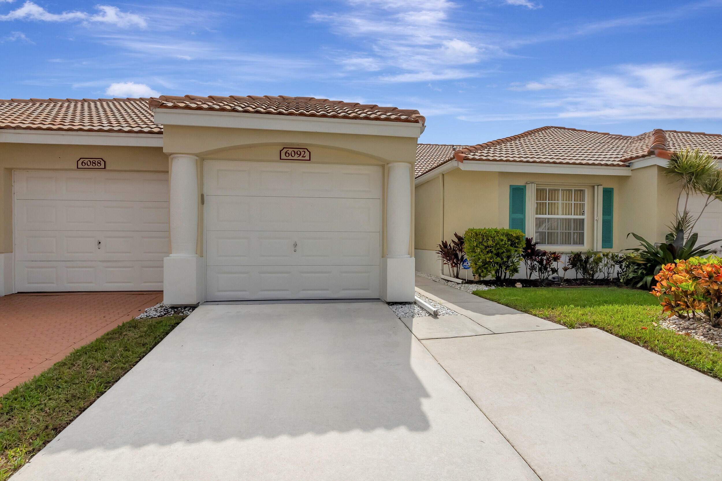 6092 Floral Lakes Drive