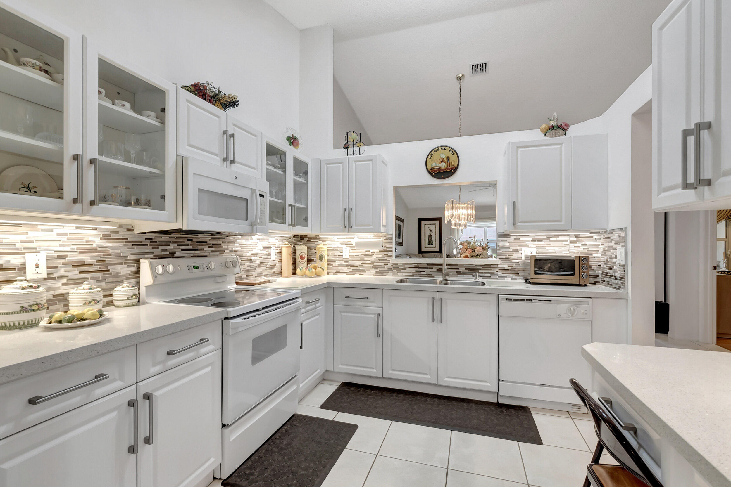 6092 Floral Lakes Drive