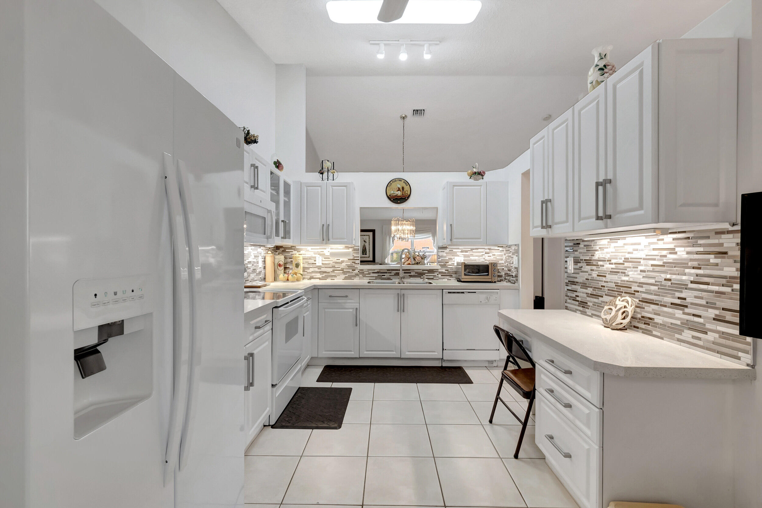 6092 Floral Lakes Drive