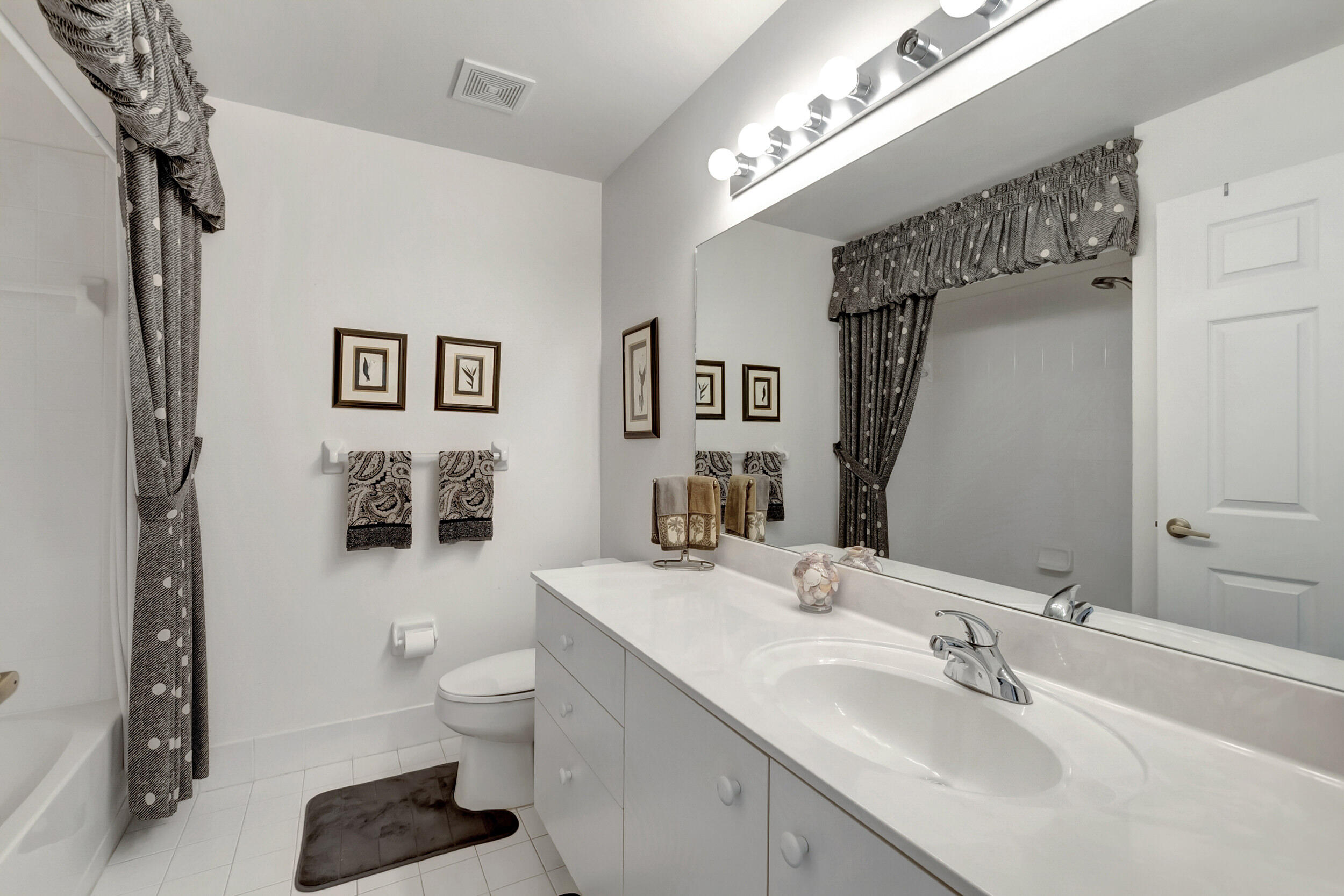 6092 Floral Lakes Drive