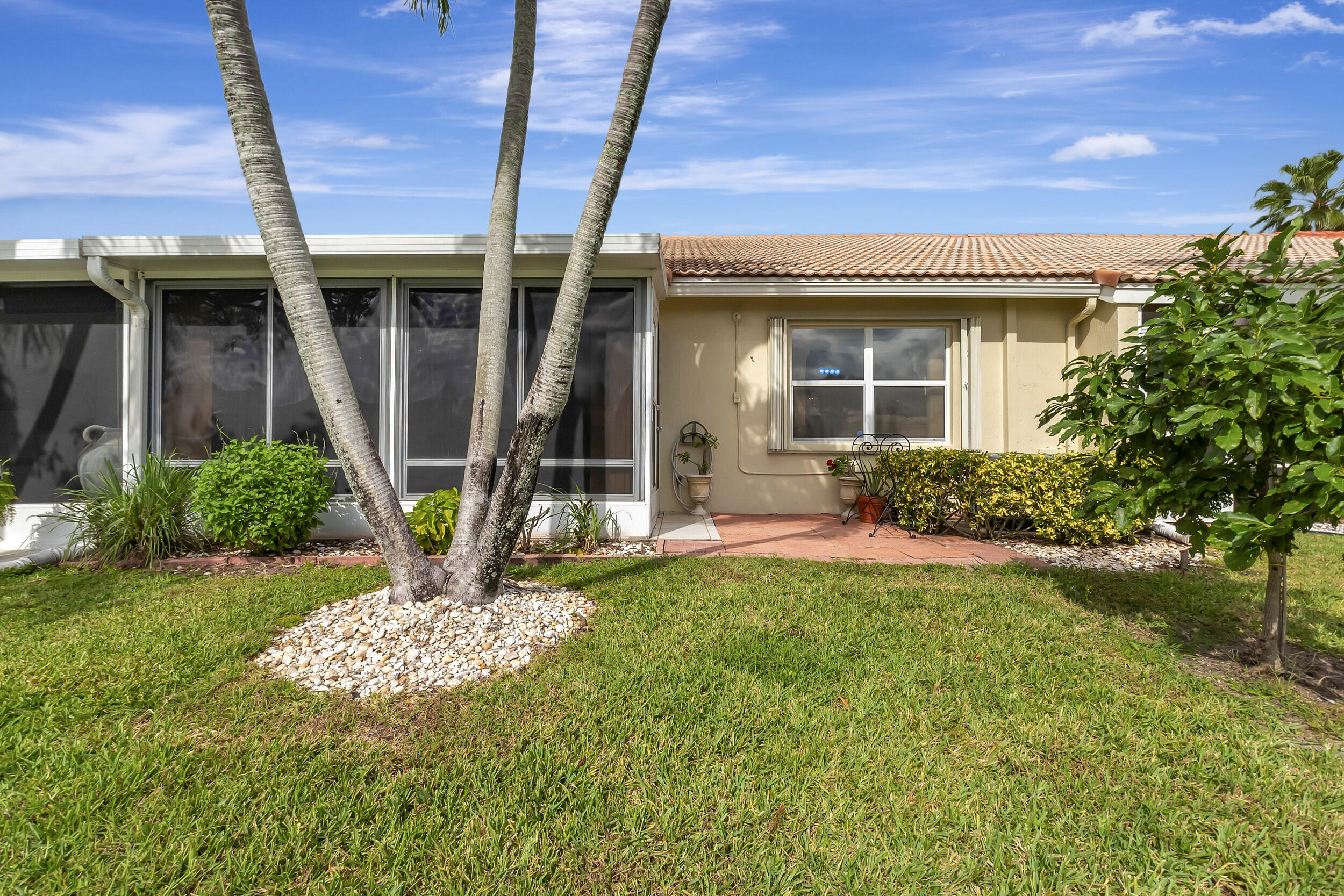 6092 Floral Lakes Drive