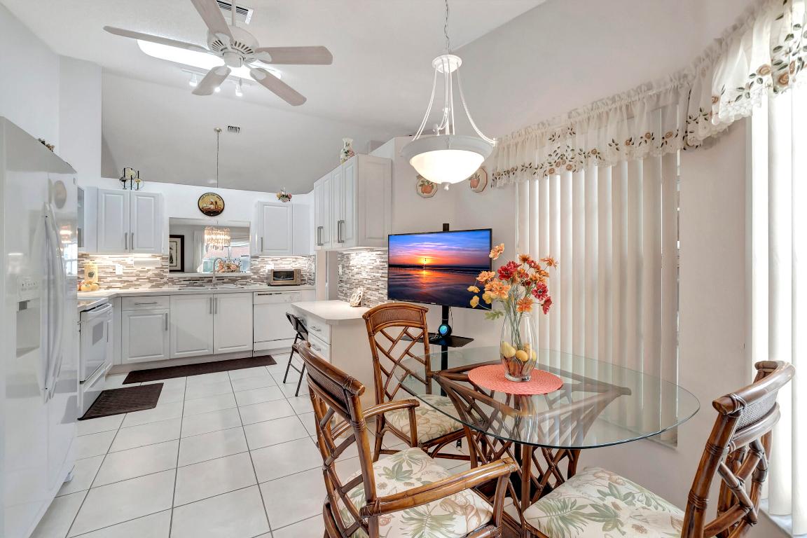 6092 Floral Lakes Drive