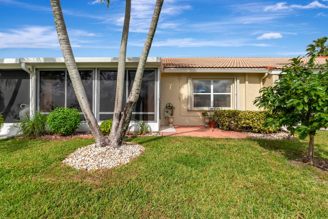 6092 Floral Lakes Drive