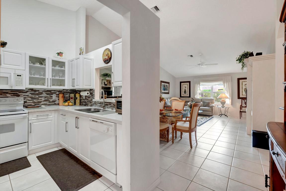 6092 Floral Lakes Drive