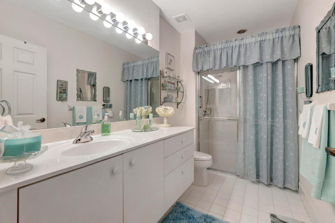 6092 Floral Lakes Drive