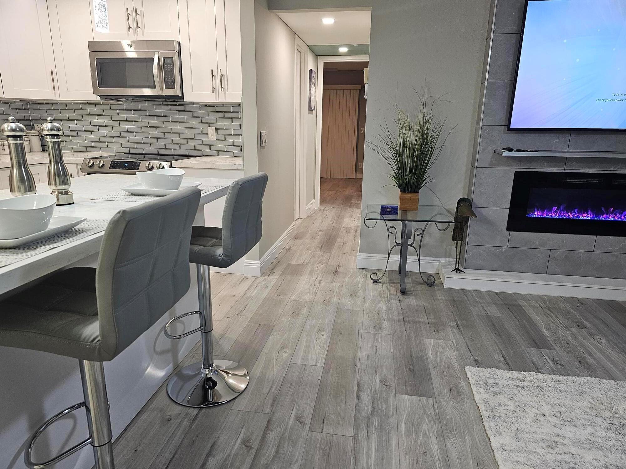 604 W Saxony M Lane W Unit: 604