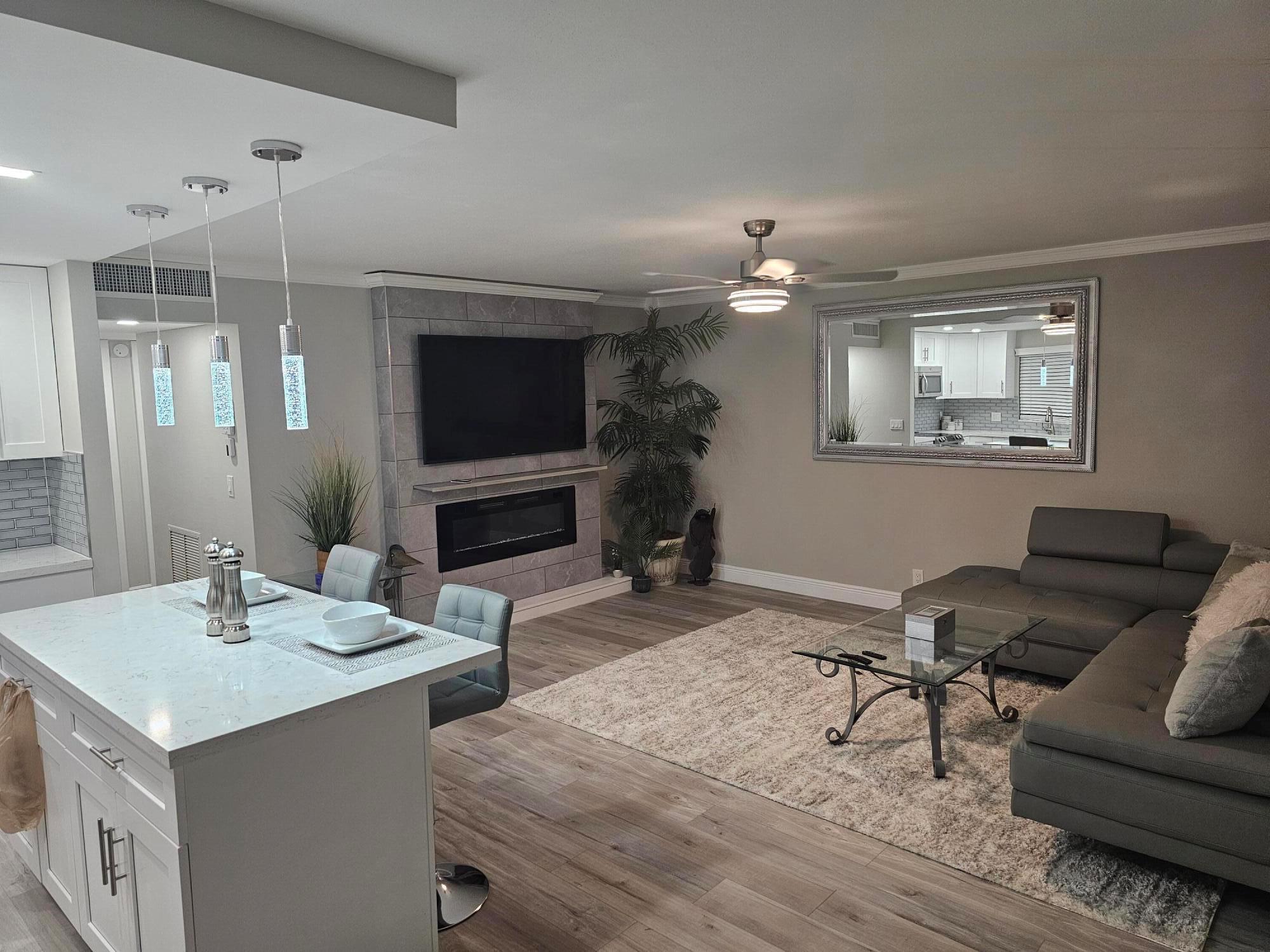 604 W Saxony M Lane W Unit: 604