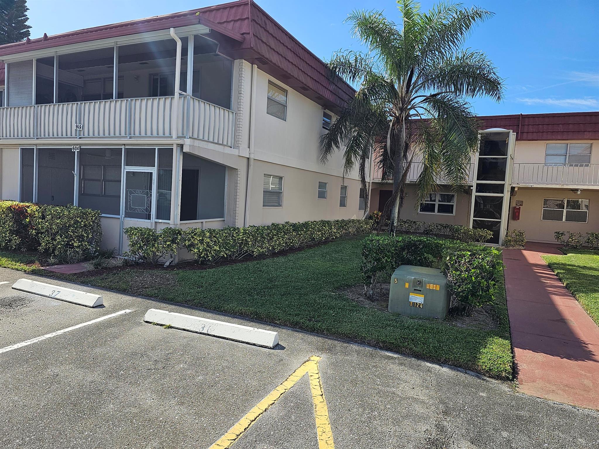 604 W Saxony M Lane W Unit: 604